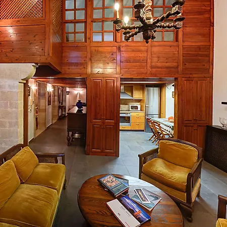 In Camera Art Boutique 4*